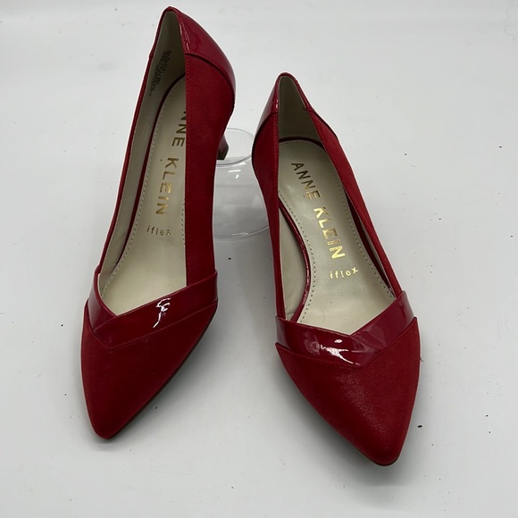 Anne Klein Red Dress Shoe with Pointed Toe and Kitten Heel size 7